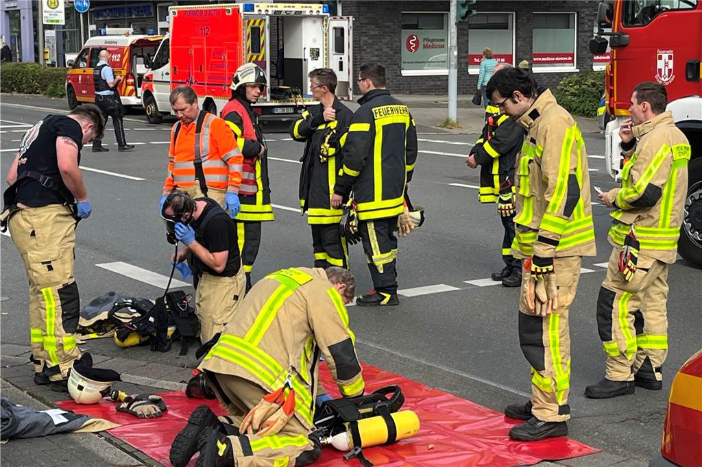 Feuerwehr-Großeinsatz in Holsterhausen: Borkener Straße war gesperrt Zahlreiche Einsatzkräfte waren vor Ort.