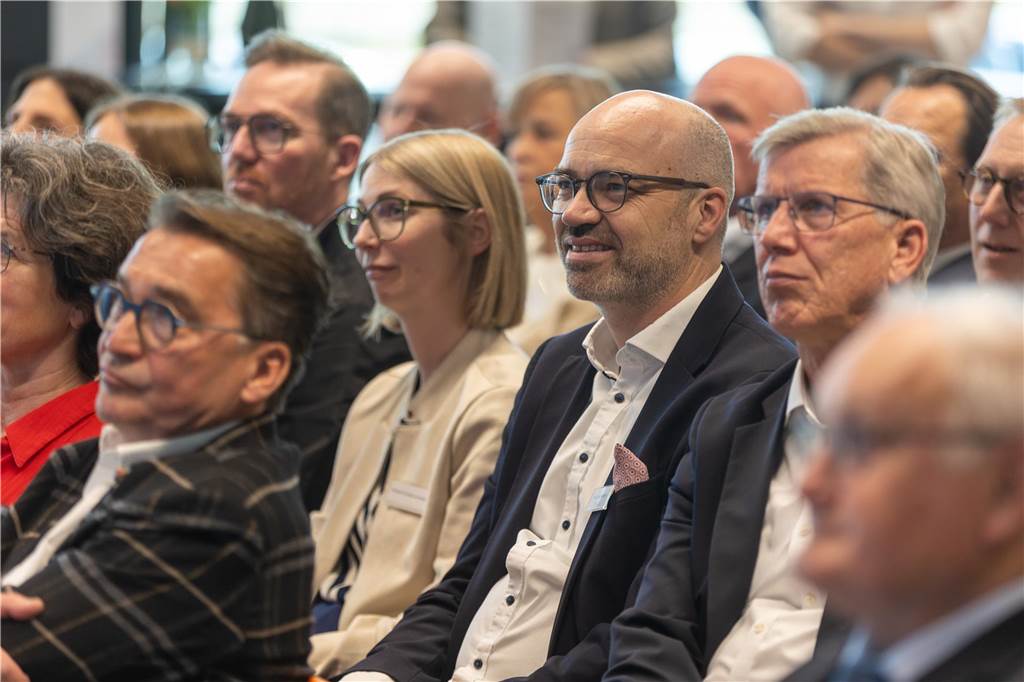 Zahlreiche Gäste nahmen an der Verleihung zum Unternehmer des Jahres 2024 bei Kemper in Vreden teil.