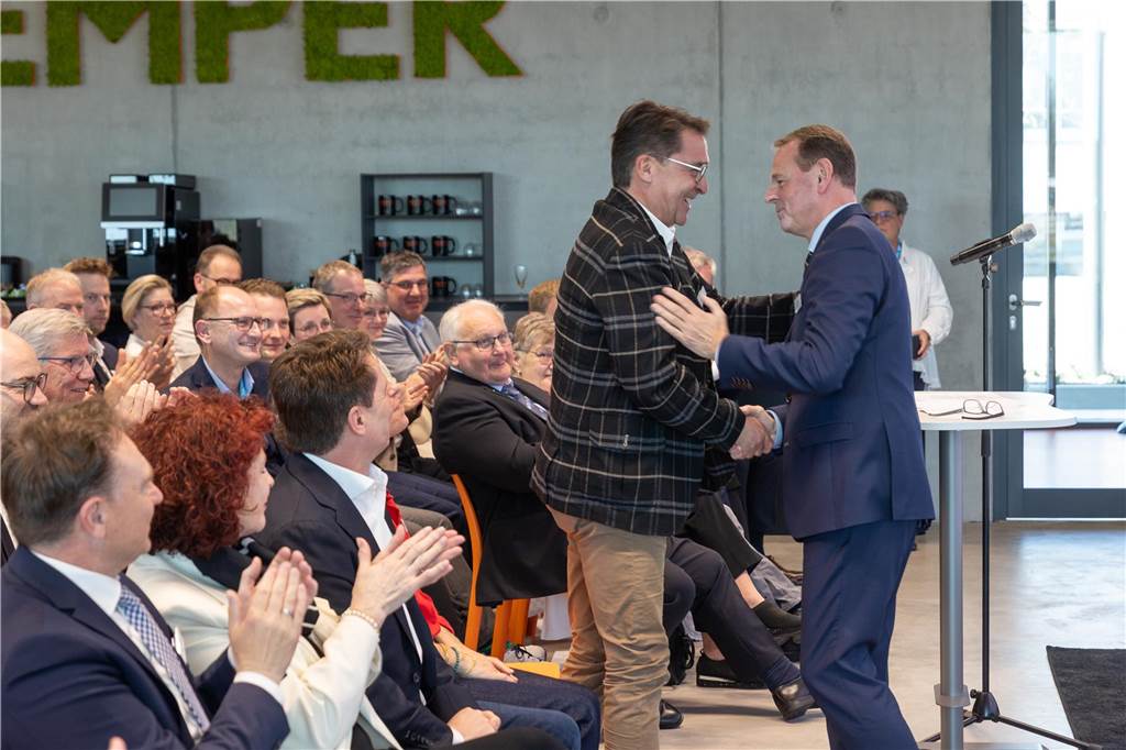 Zahlreiche Gäste nahmen an der Verleihung zum Unternehmer des Jahres 2024 bei Kemper in Vreden teil.