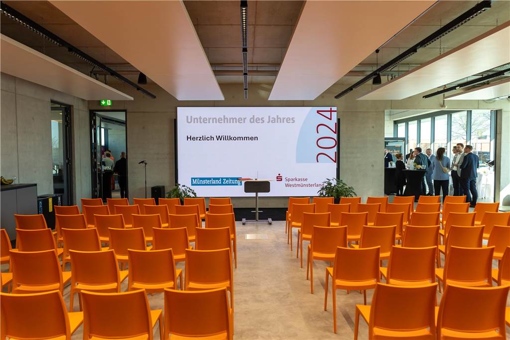 Zahlreiche Gäste nahmen an der Verleihung zum Unternehmer des Jahres 2024 bei Kemper in Vreden teil.