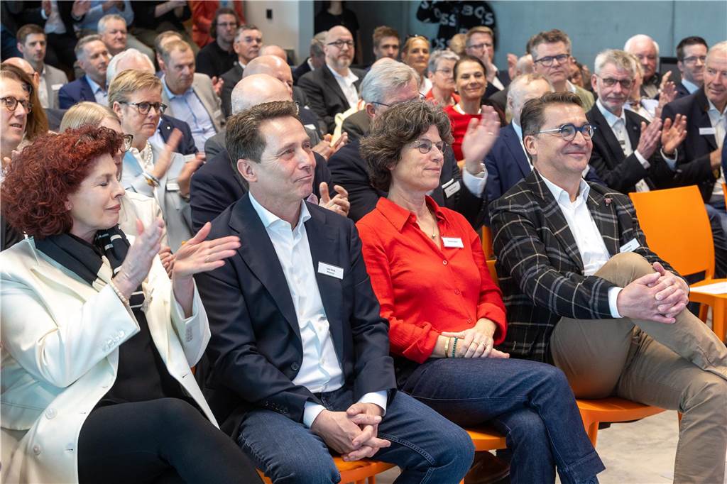 Zahlreiche Gäste nahmen an der Verleihung zum Unternehmer des Jahres 2024 bei Kemper in Vreden teil.