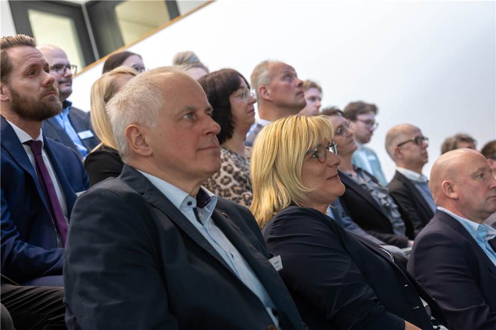 Zahlreiche Gäste nahmen an der Verleihung zum Unternehmer des Jahres 2024 bei Kemper in Vreden teil.