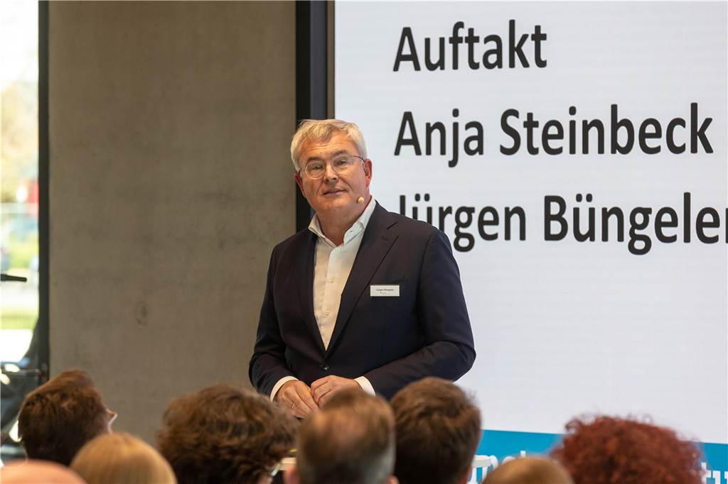 Zahlreiche Gäste nahmen an der Verleihung zum Unternehmer des Jahres 2024 bei Kemper in Vreden teil.