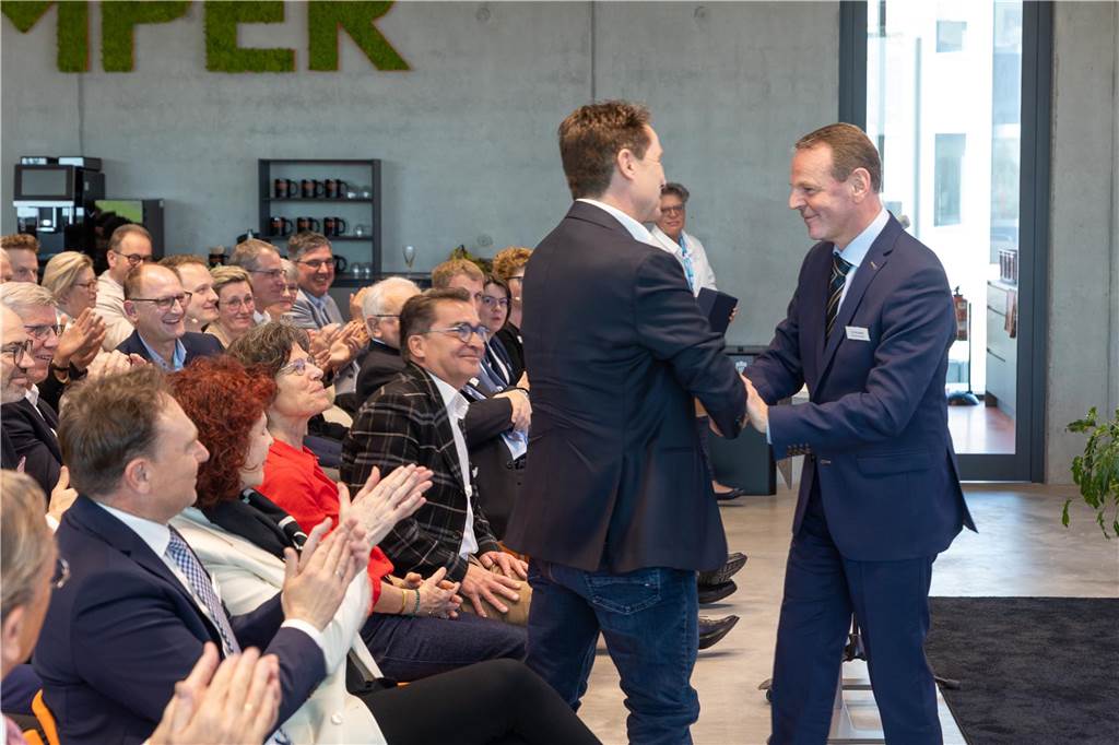 Zahlreiche Gäste nahmen an der Verleihung zum Unternehmer des Jahres 2024 bei Kemper in Vreden teil.
