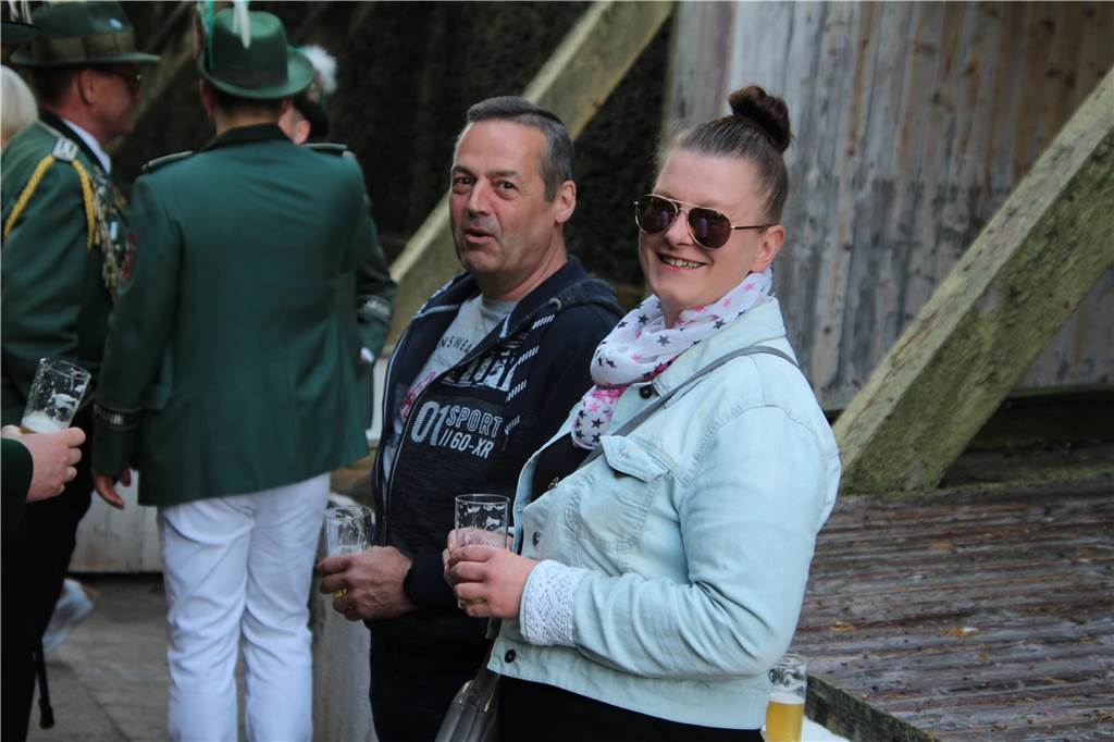 Zahlreiche Gäste, ob Mitglied im Bürgerschützenverein oder nicht, hatten sich am Samstagabend an der Saline eingefunden. 