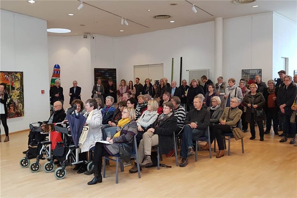 Freundeskreis Atelierhaus Lünen kauft jetzt Kunst an Zahlreiche Gäste sind vor einigen Wochen zur Eröffnung der Ausstellung der Atelierhaus-Künstler in die Stadtgalerie im Hansesaal gekommen.