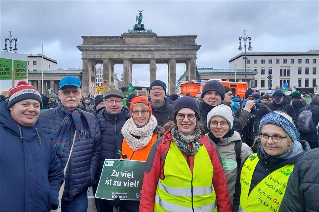 Zahlreiche Landwirte aus dem Kreis Unna am Montag, 15. Januar, bei der Demonstration in Berlin.