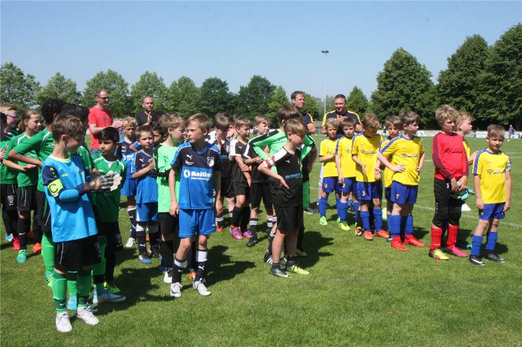 Großes Pfingstturnier des SV Herbern steht vor der Tür Siegehrung beim letztjährigen Pfingsturnier.
