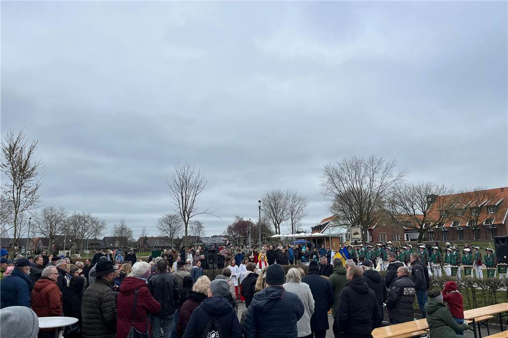 Neuer Bürgerpark in Raesfeld eröffnet: „War die richtige Entscheidung“ Zahlreiche Raesfelder waren gekommen, um den Bürgerpark zu eröffnen.