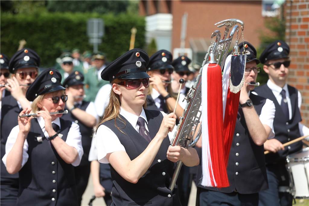 Zahlreiche Schützenverein, Spielmannszüge und Blaskapellen der Region beteiligten sich beim Festumzug des Cappenberger Schützenfestes.