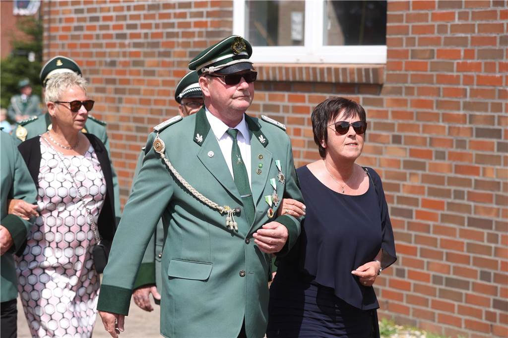 Zahlreiche Schützenverein, Spielmannszüge und Blaskapellen der Region beteiligten sich beim Festumzug des Cappenberger Schützenfestes.