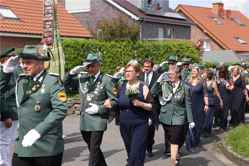 Zahlreiche Schützenverein, Spielmannszüge und Blaskapellen der Region beteiligten sich beim Festumzug des Cappenberger Schützenfestes.
