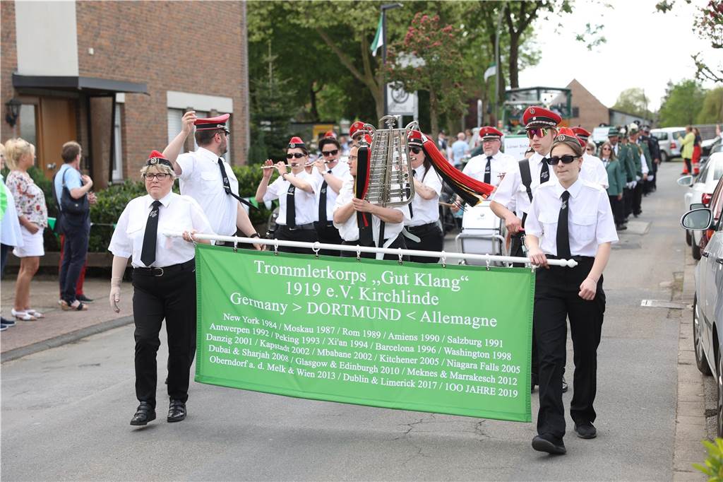 Zahlreiche Schützenverein, Spielmannszüge und Blaskapellen der Region beteiligten sich beim Festumzug des Cappenberger Schützenfestes.