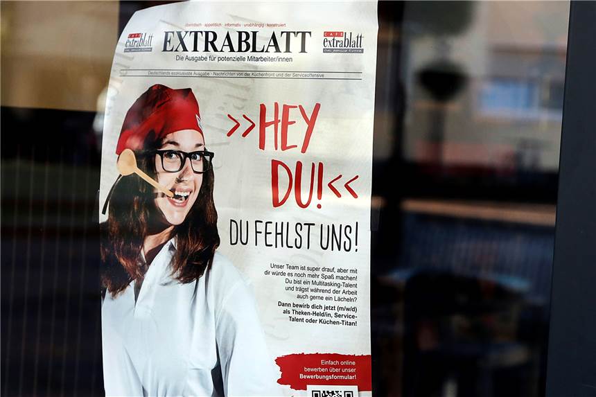 Arbeitslosenzahlen in Haltern wie vor der Corona-Pandemie Zahlreiche Unternehmen suchen zurzeit Mitarbeiter, so auch das Halterner Café Extrablatt.