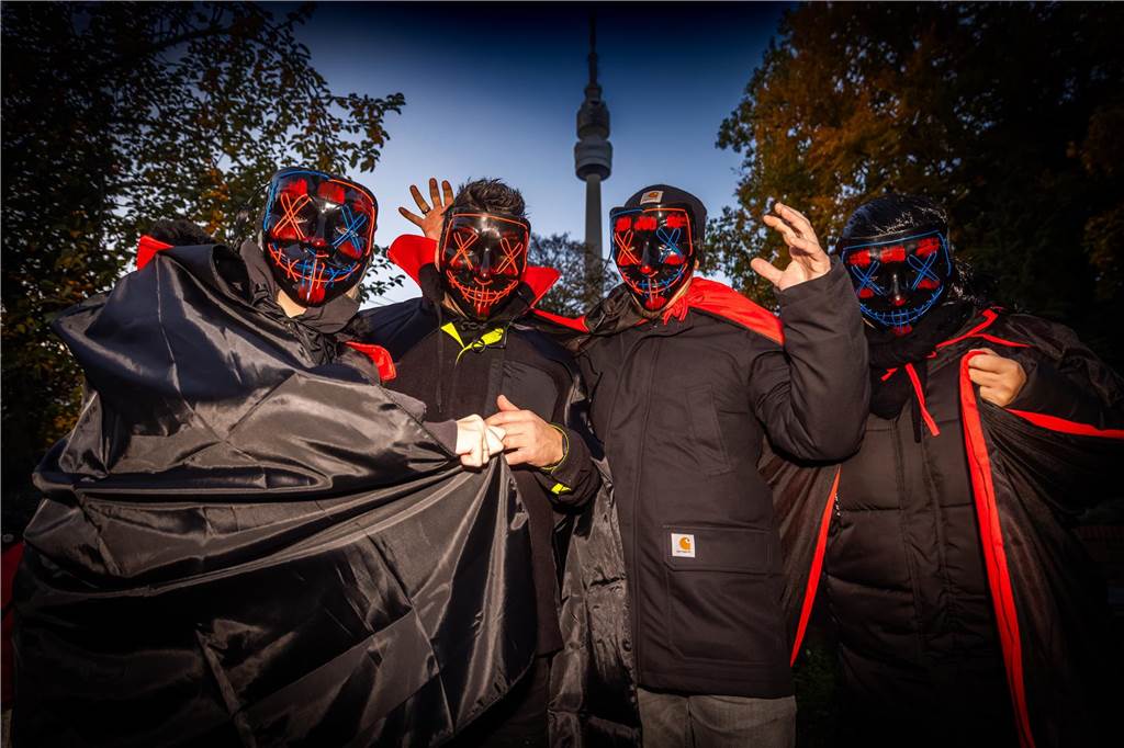 Zahlreiche verkleidete Kinder bevölkerten als Hexen, Zombies, Teufel und Superhelden den Gruselspaß im Westfalenpark an Halloween.