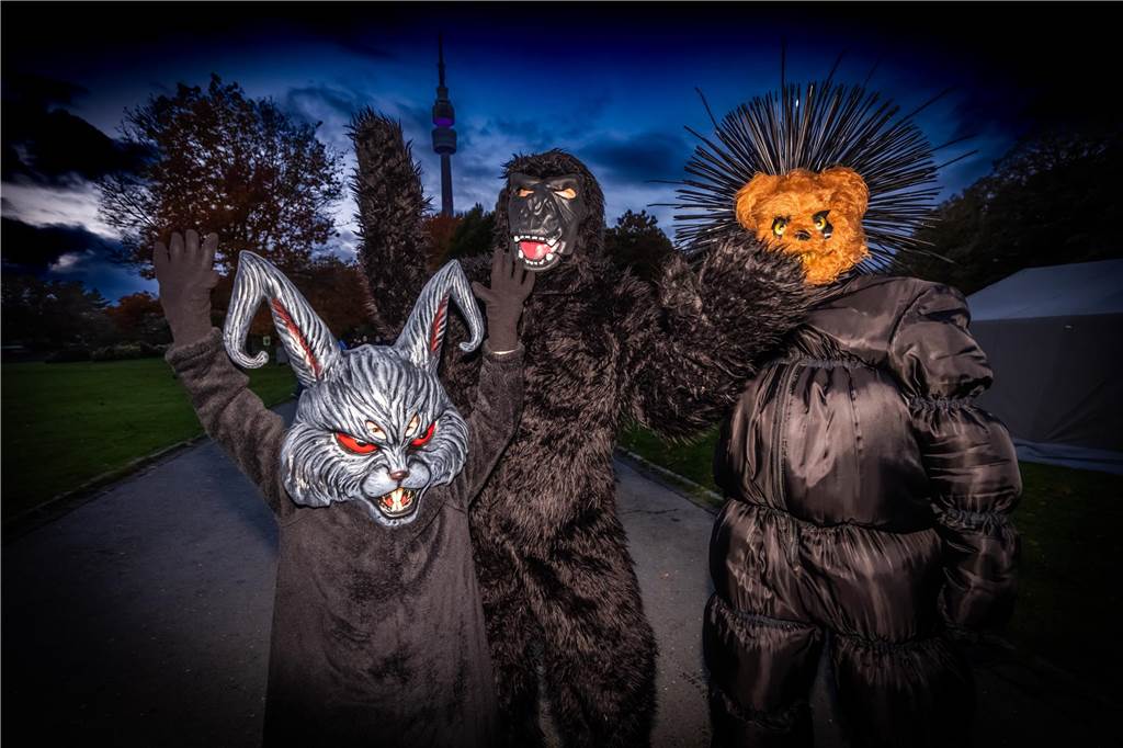 Zahlreiche verkleidete Kinder bevölkerten als Hexen, Zombies, Teufel und Superhelden den Gruselspaß im Westfalenpark an Halloween.