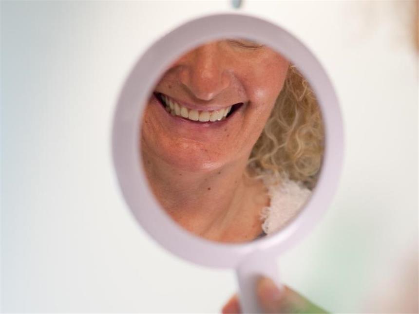 Was bei Zahnzusatzversicherungen zählt Zahnersatz ist teuer. Wer Wert auf hochwertige Behandlungen legt, sollte über eine Zusatzversicherung nachdenken. Foto: Klaus-Dietmar Gabbert