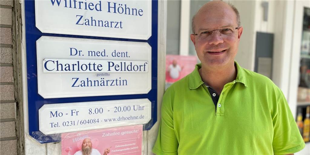 Ungewöhnliches Jobangebot: Dortmunder Zahnarzt sucht Zahnfee Zahnfee gesucht: Zahnarzt Wilfried Höhne braucht dingend neue Mitarbeiter und sucht mittlerweile mit einem auffällig-ungewöhnlichen Plakat.