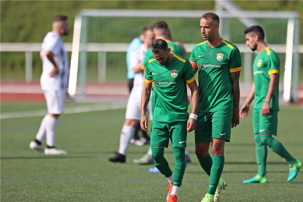 Ex-Profi trifft in der Kreisliga A: Sarajevo Bosna feiert schon den zweiten klaren Sieg Zakaria Tairech (l.) spielt jetzt bei Sarajevo Bosna.