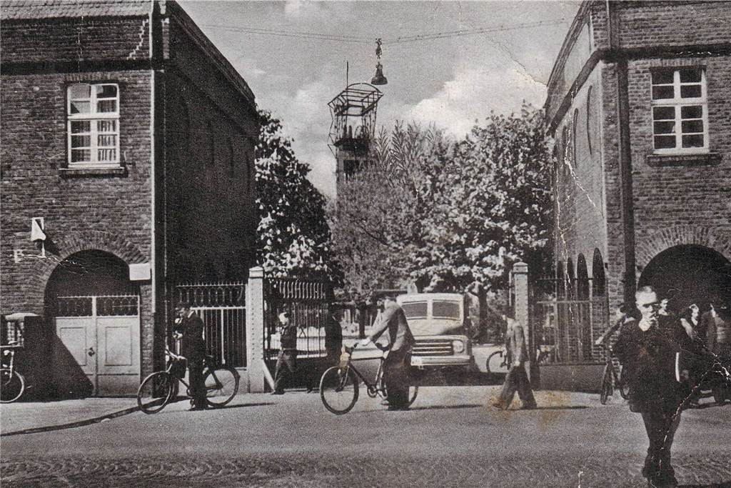 Hervest: Ferienort an Lippe und Kanal mit verbesserungsbedürftigen Straßen Zeche Fürst Leopold um 1955