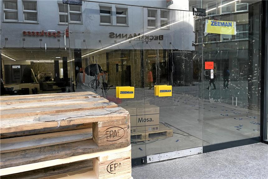 Niederländische Warenhauskette macht Filiale in Dortmund auf Zeemann bereitet dier Eröffnung am Ostenhellweg (Frühjahr 2018) vor.