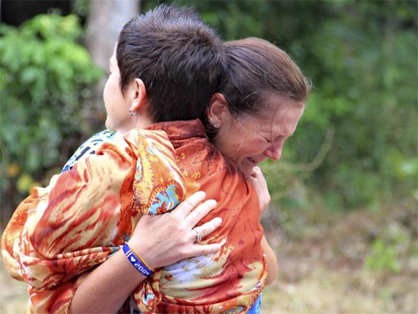 Gebete und Tränen: Die Welt gedenkt der Tsunami-Opfer Zehn Jahre danach: Der Schmerz der Hinterbliebenen bleibt groß. Foto: Yongyot Pruksarak