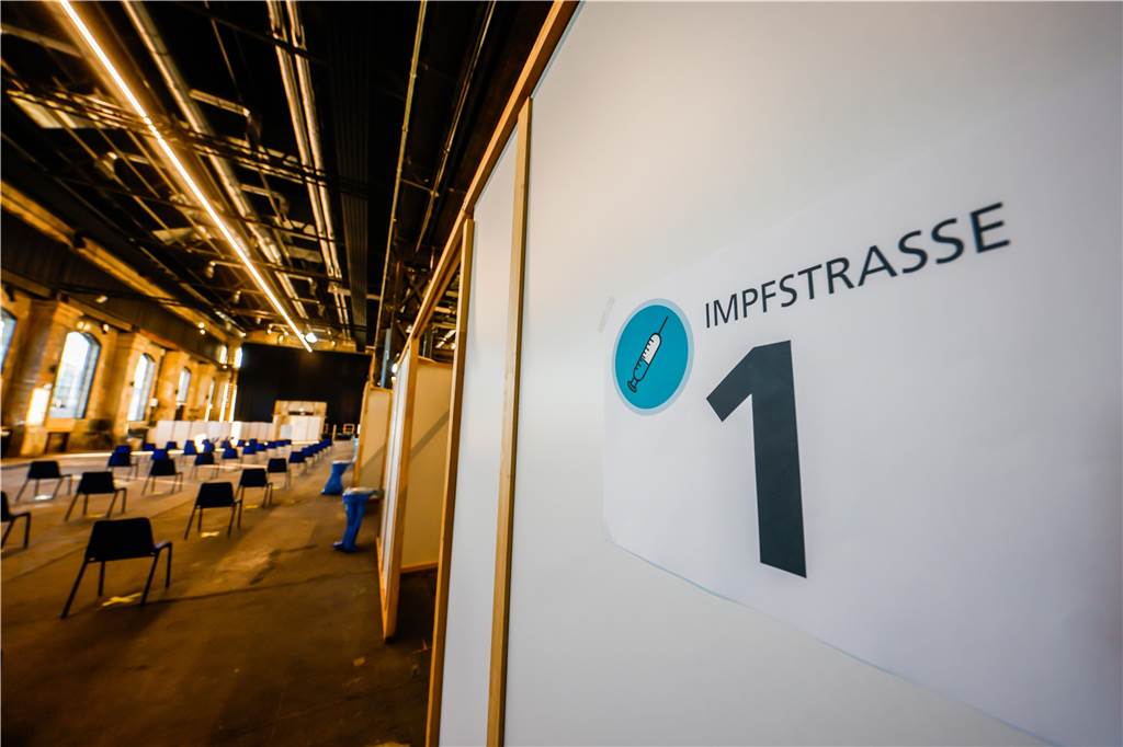 Impfstoffmangel verzögert Termine im Dortmunder Impfzentrum Zehn sogenannte „Impfstraßen“ gibt es im Impfzentrum in der Warsteiner Music Hall auf Phoenix-West. Sie werden zum Start im Februar aber nicht alle im Einsatz sein. Denn es fehlt ausreichend Impfstoff.