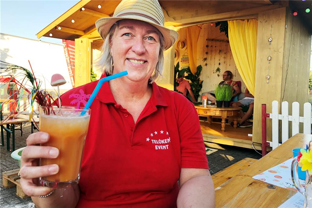 Zeit für einen Cocktail: Elke Telöken freut sich, dass ihre Cocktail-Taxi-Idee so gut eingeschlagen ist.