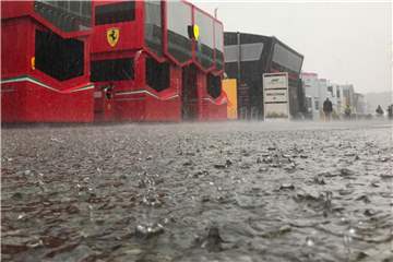 Zeitweise herrschte am Hockenheimring Land unter. Foto: Sebastian Gollnow