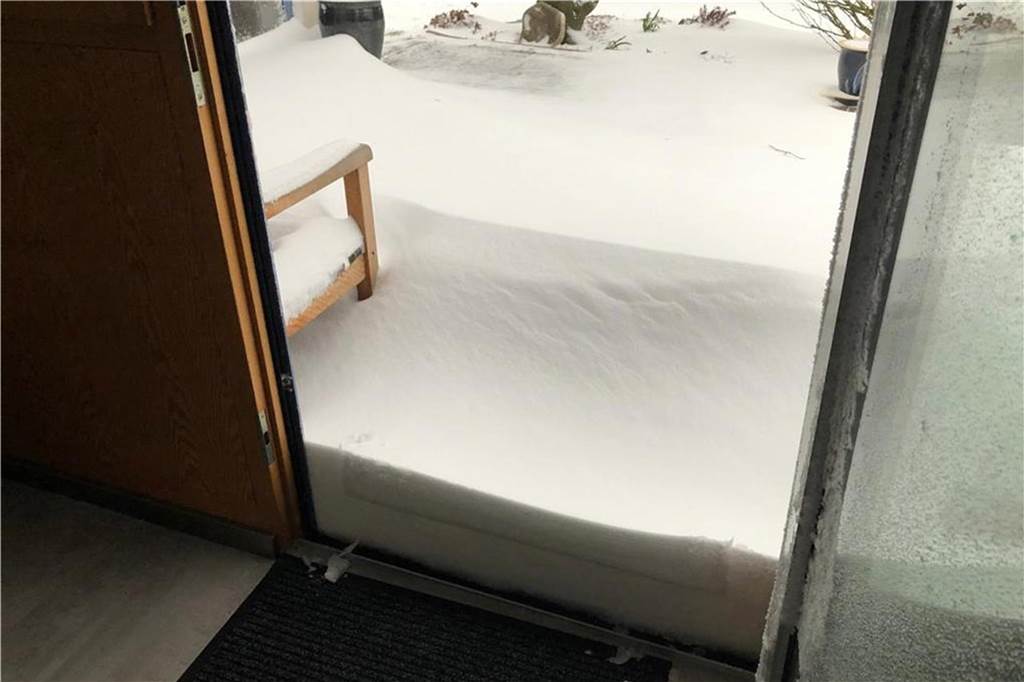 Schneemassen vor der Haustür.