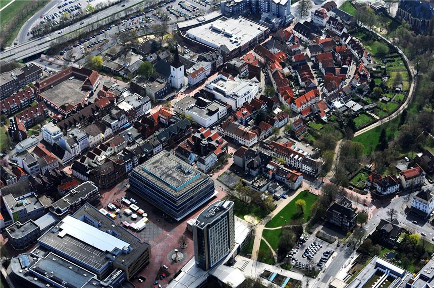 Wohnen und Gewerbe im Herzen der Stadt Zentral in der Fußgängerzone: Die Hertie-Immobilie.