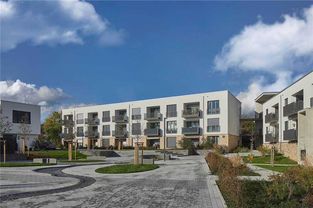 Dortmunder Vorzeige-Siedlung erzeugt mehr Energie, als sie verbraucht Zentrum der Siedlung ist ein großzügiger Platz.