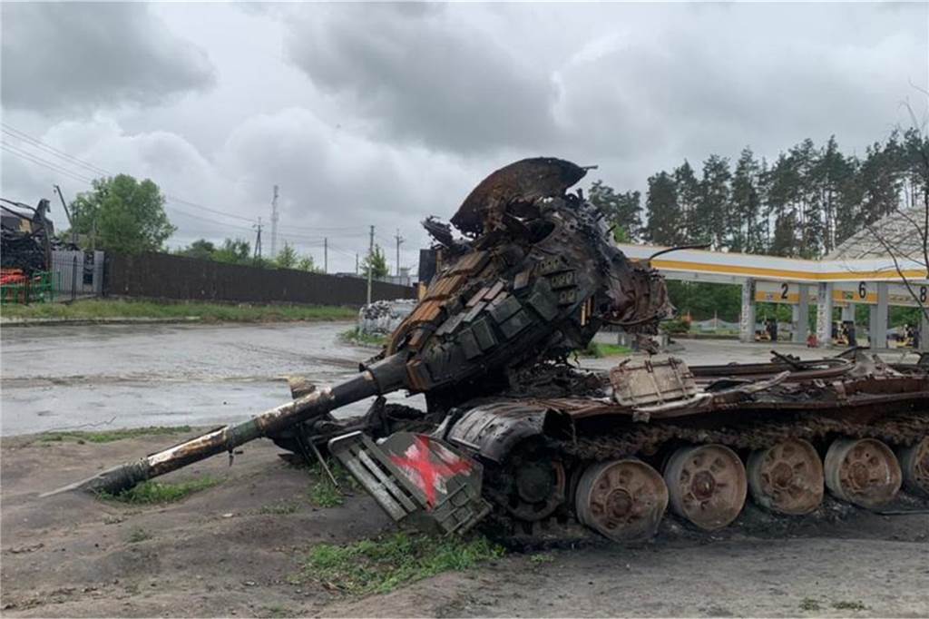 Ukrainer fährt von Werne aus wieder Spenden in die Heimat - das wird benötigt Ein zerstörter Panzer