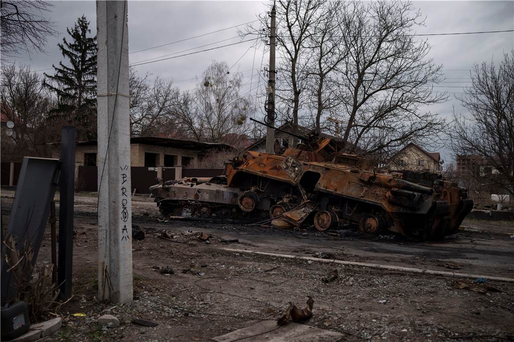 Keine Insel bilden - Familie Privalow aus der Ukraine will richtig in Haltern ankommen Zerstörte Panzer in Kiew