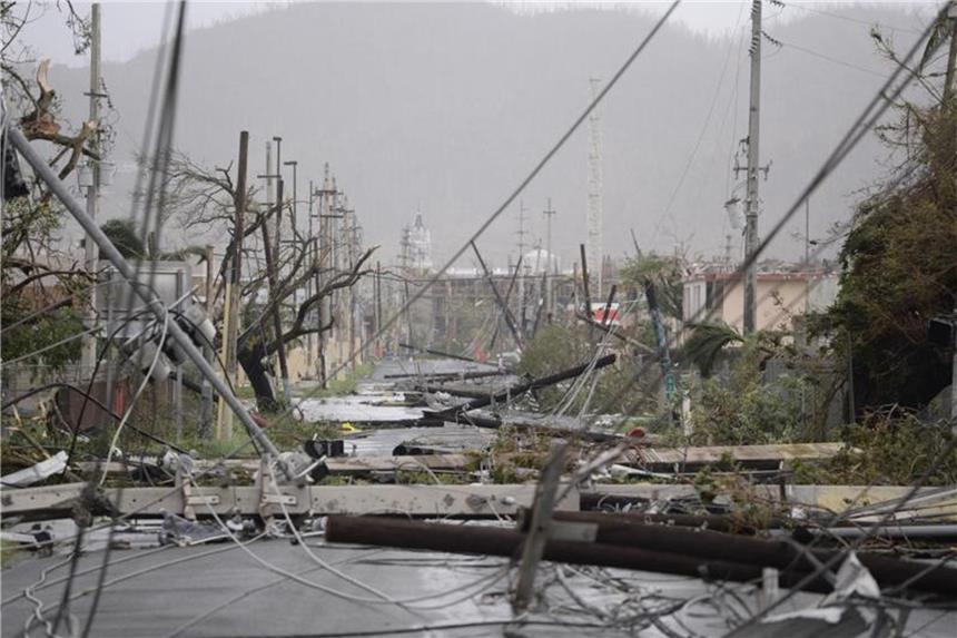 Hurrikan „Maria“ tobt weiter Zerstörte Stromleitungen in Puerto Rico nach dem Durchzug von Hurrikan „Maria“. Foto: Carlos Giusti