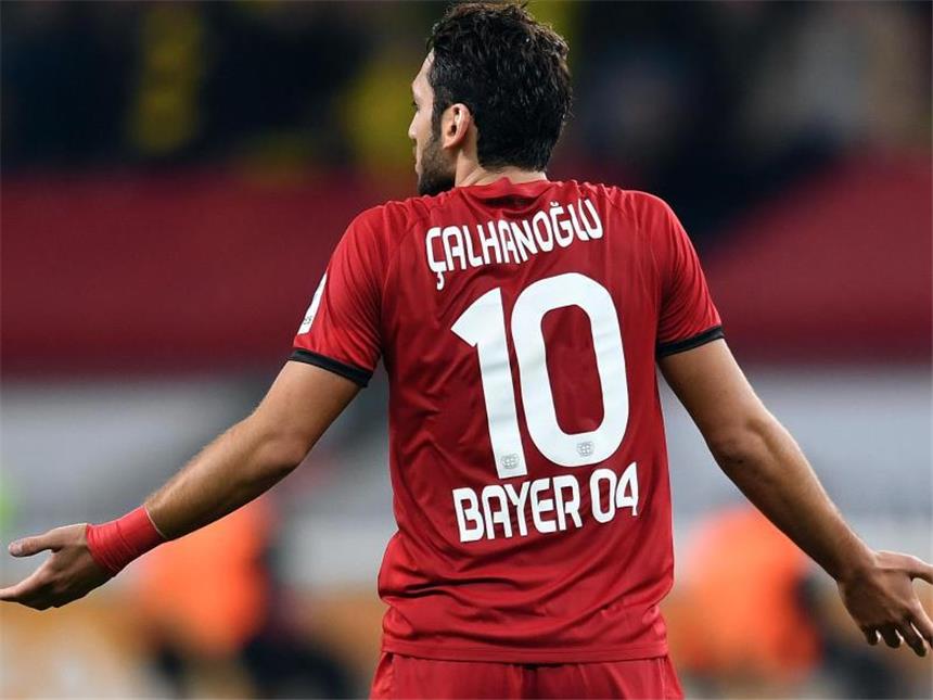 Zieht es Hakan Calhanoglu nach Mailand? Foto: Foto: Federico Gambarini
