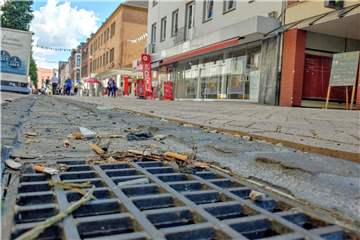Zigarettenkippen in der Fußgängerzone in der Dorstener Innenstadt ärgern viele Dorstener.