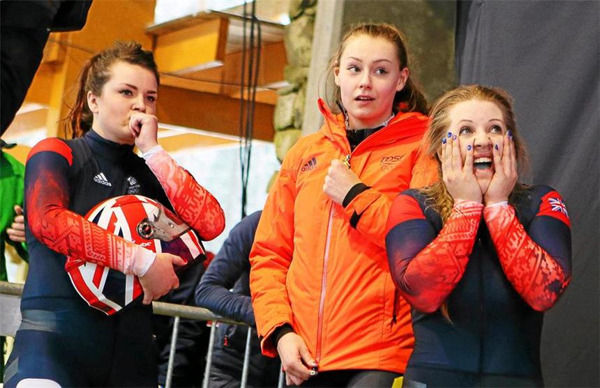 Laura Nolte: Mit Gold kamen die Tränen Zittern bis zur endgültigen Entscheidung: Laure Nolte (M.) bangt zwischen den Britinnen Kelsea Purchall (l.) und Annabel Chaffey, ob ihre Zeit für die Goldmedaille reicht.