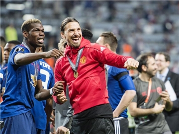 Zlatan Ibrahimovic (r) und Paul Pogba feiern den Sieg im Finale der Europa League. Foto: Johanna Lundberg