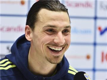 Zlatan Ibrahimovic will gerne in England spielen. Foto: Claudio Bresciani