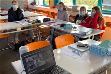 Zoom-Unterricht an der Wolfhelmschule Anfang November: Das virtuelle Klassenzimmer, zu dem auch Kinder zu Hause Zugang haben. Jetzt im harten Lockdown ist noch wichtiger geworden.