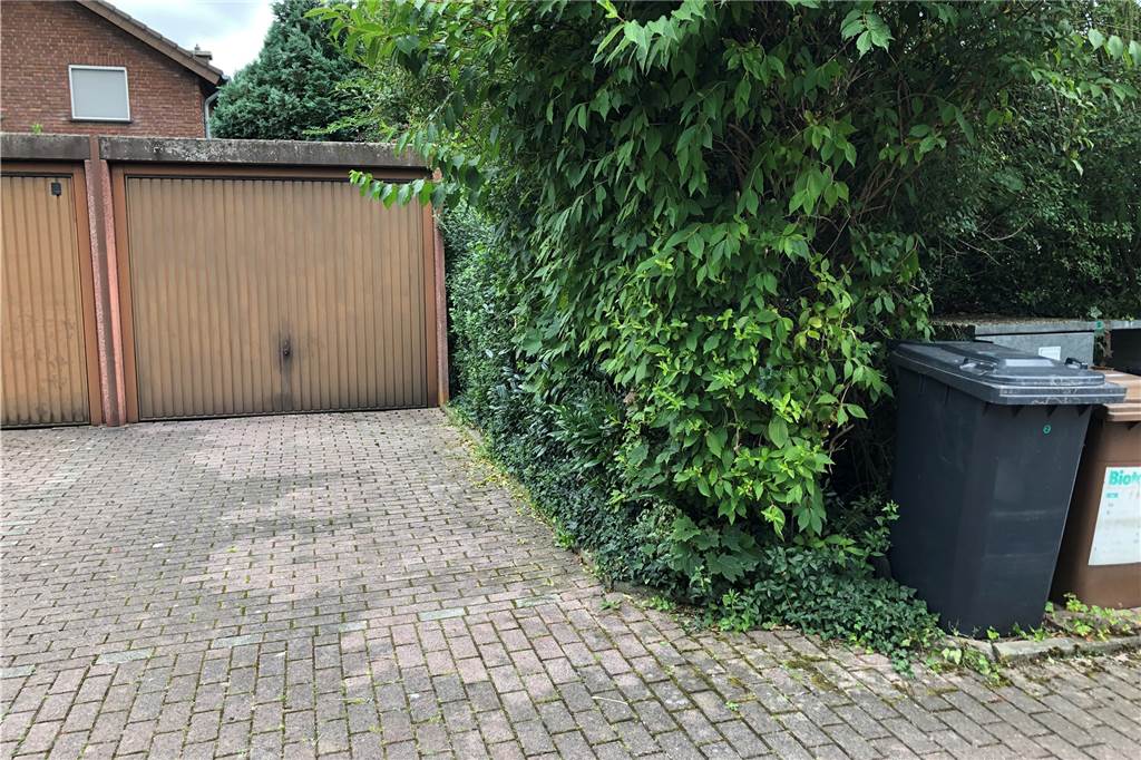 Zu Angelika Faures Besitz gehört auch eine Garage, die nun bei der Berechnung der Straßenreinigungsgebühen zu Buche schlägt