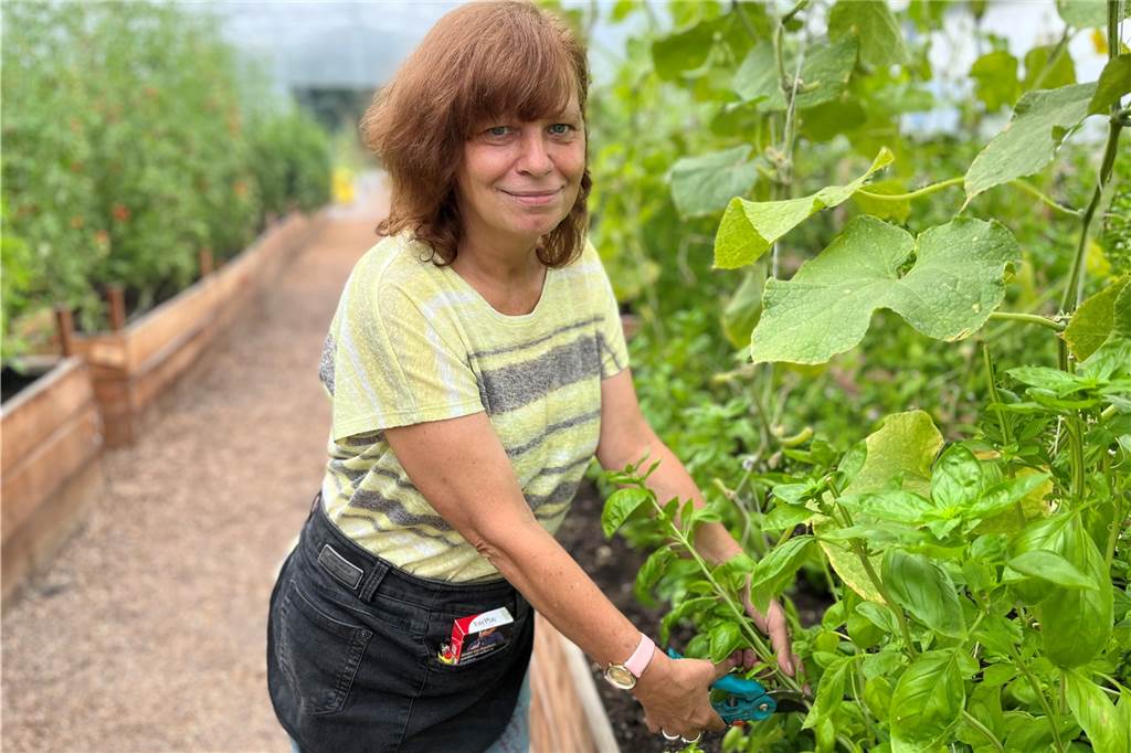 Erst arbeitslos, jetzt Traumberuf: Sabine (55) blüht beim Gartenprojekt „Grünfrau“ auf Zu Beginn hatte Annette ordentlich Muskelkater, dennoch habe ihr die Arbeit an den Beeten von Anfang an Spaß gemacht.