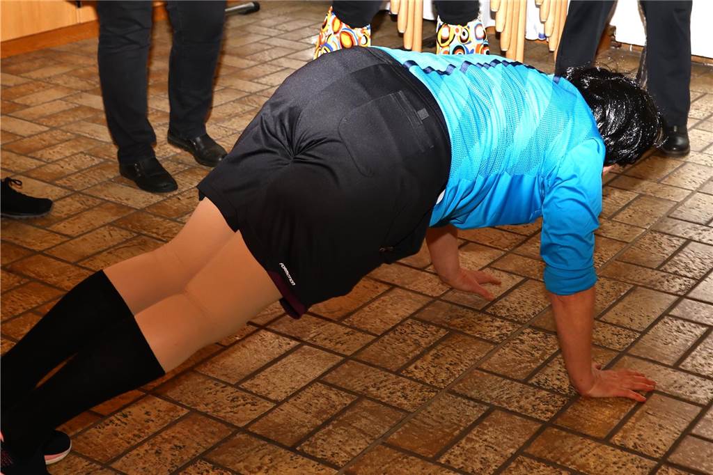 Frauen feiern bei der KFD Hamm-Bossendorf Karneval in Haltern