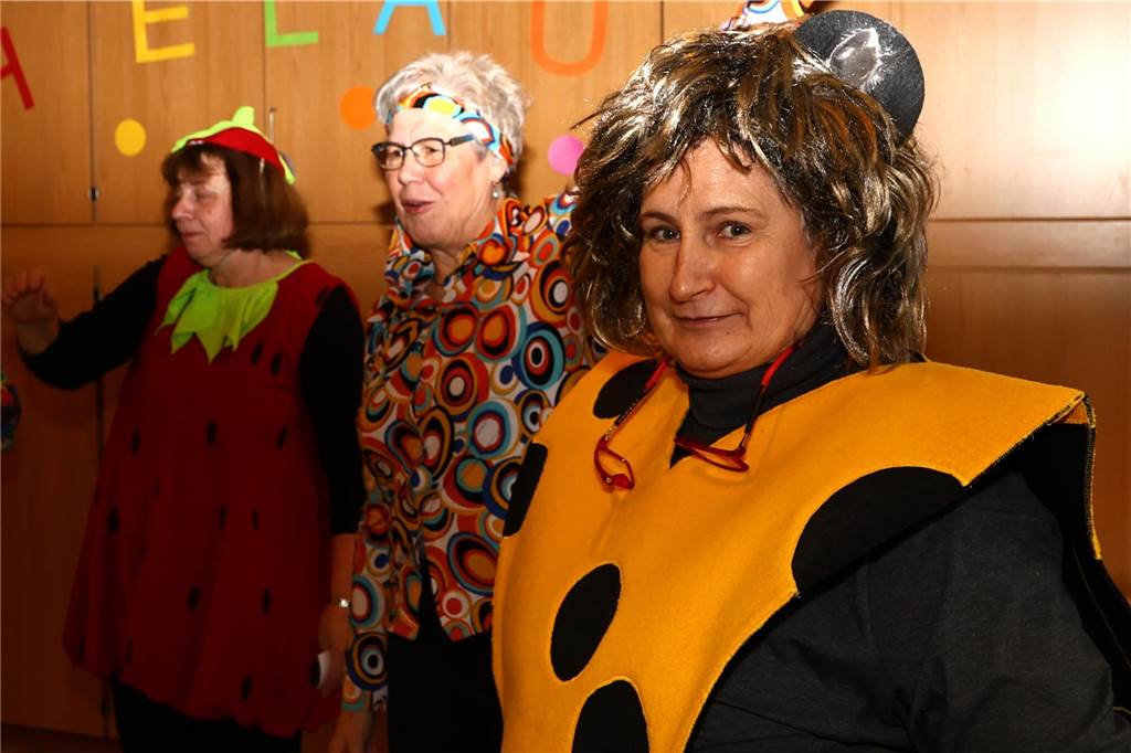 Frauen feiern bei der KFD Hamm-Bossendorf Karneval in Haltern