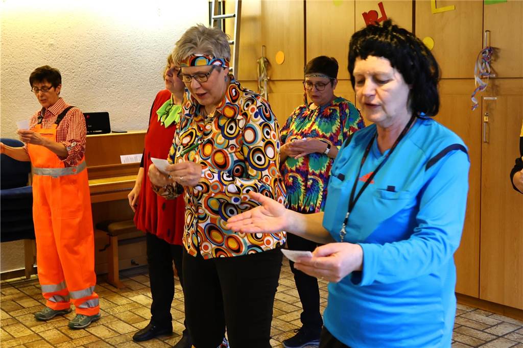 Frauen feiern bei der KFD Hamm-Bossendorf Karneval in Haltern