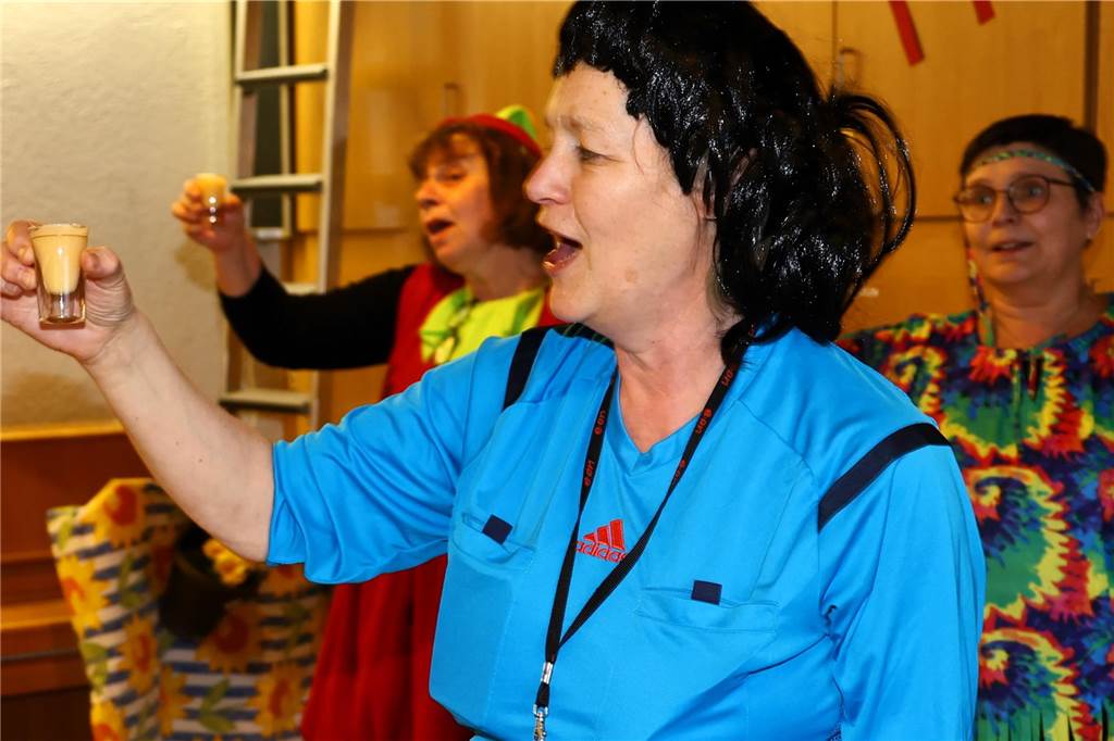 Frauen feiern bei der KFD Hamm-Bossendorf Karneval in Haltern