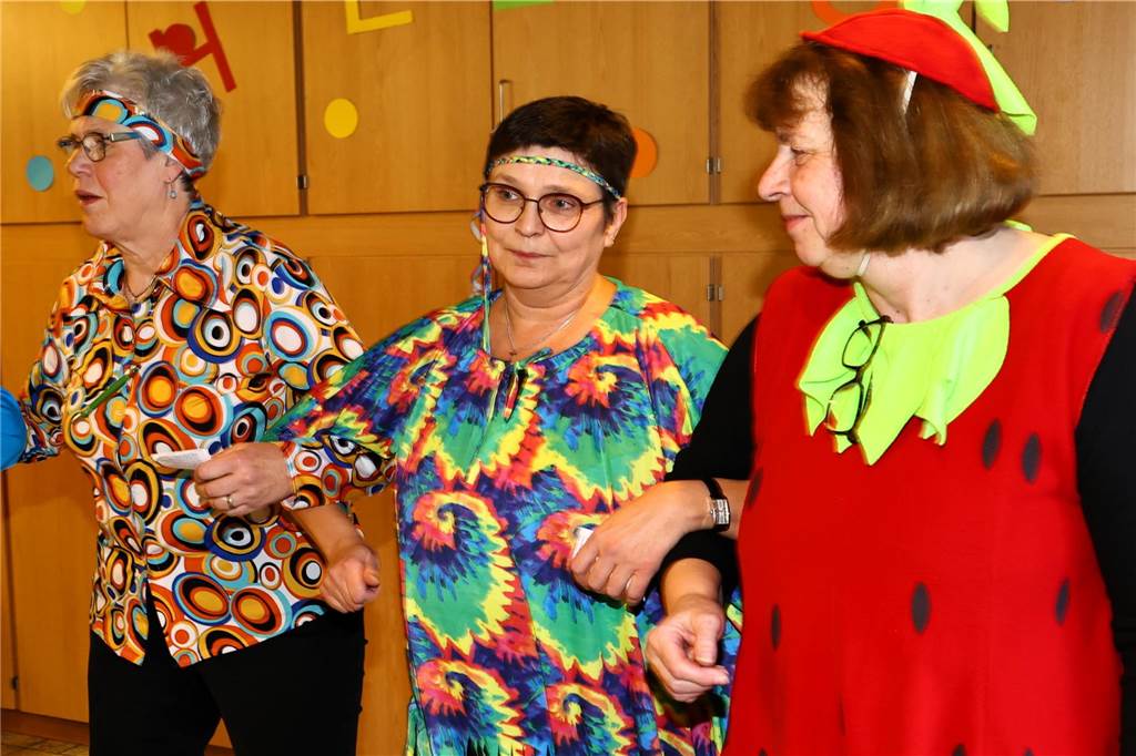 Frauen feiern bei der KFD Hamm-Bossendorf Karneval in Haltern