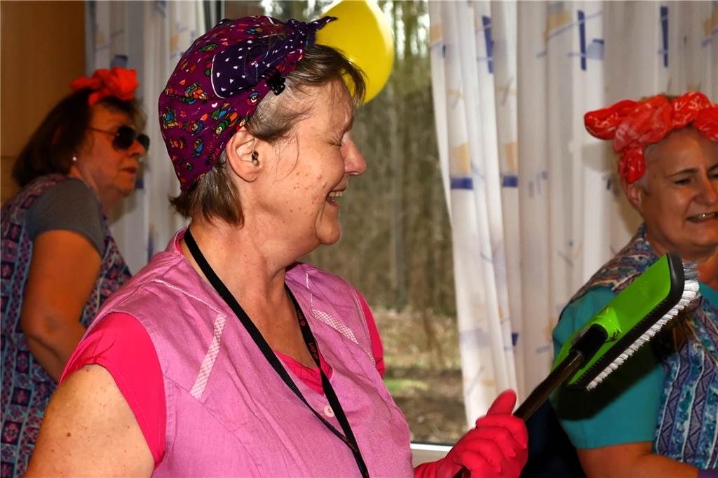 Frauen feiern bei der KFD Hamm-Bossendorf Karneval in Haltern
