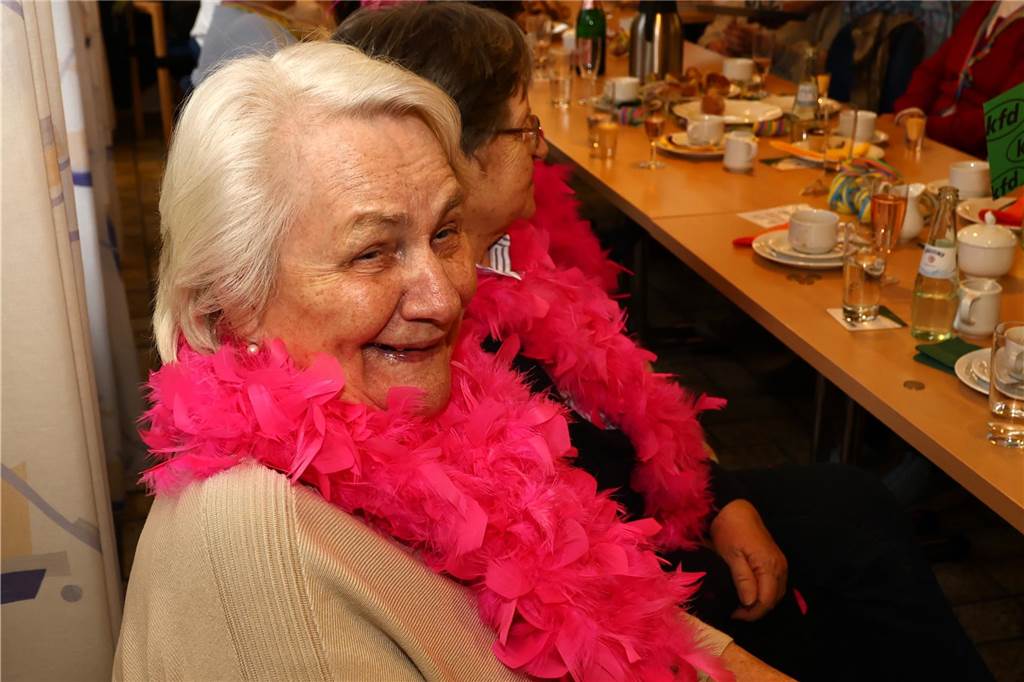 Frauen feiern bei der KFD Hamm-Bossendorf Karneval in Haltern